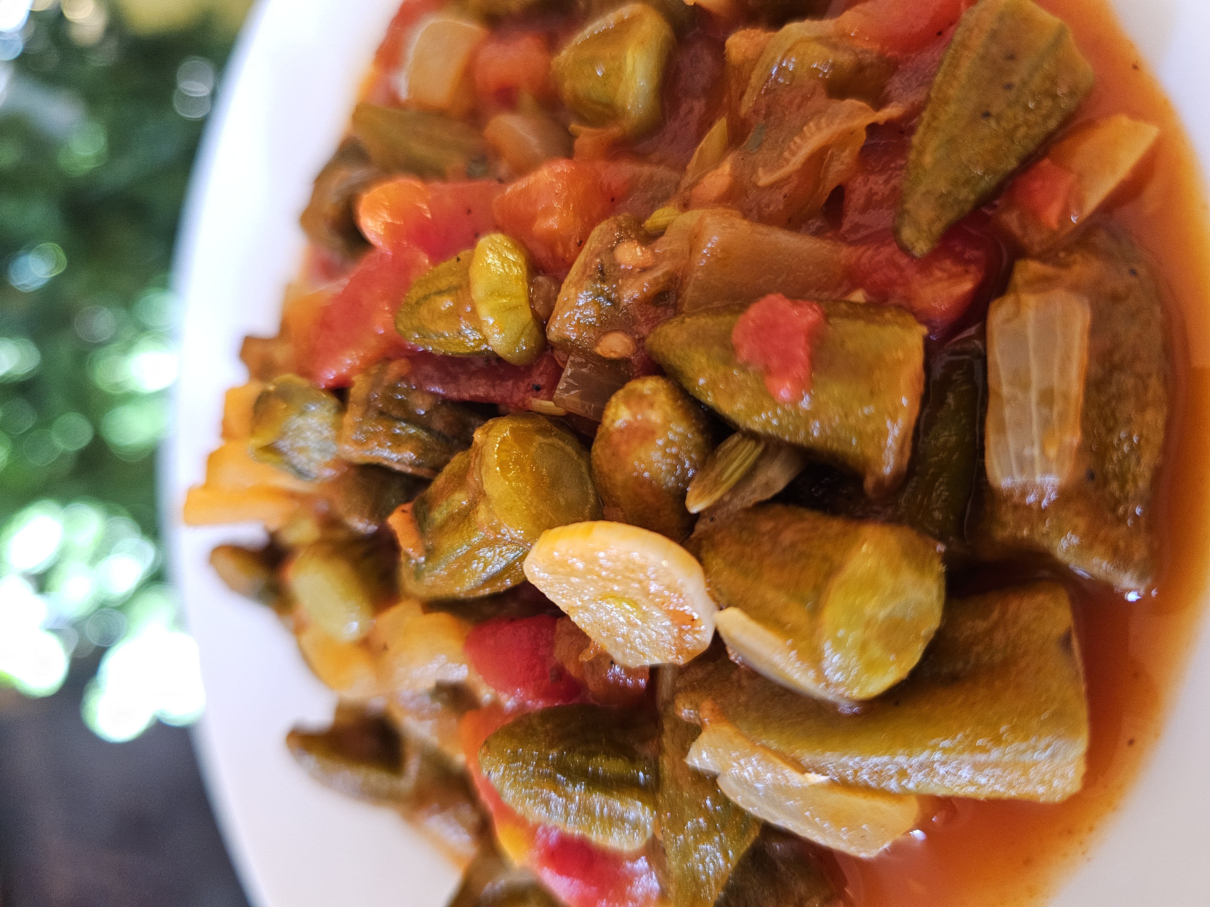 Bamieh Bzeit (Okra) بامية بالزيت مع رز